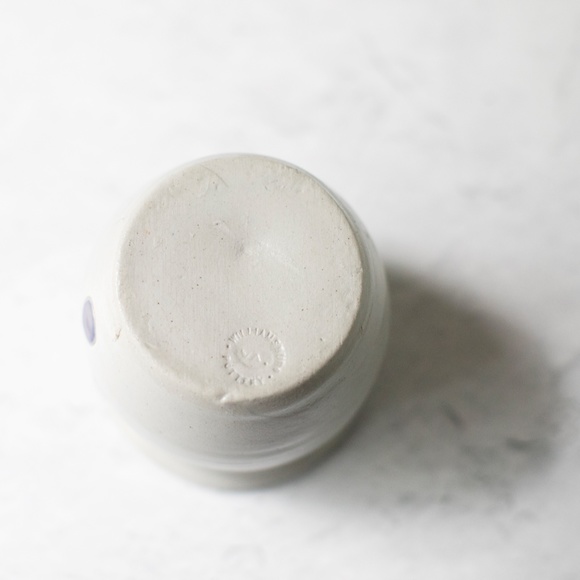 Williamsburg Pottery salt glazed small jar crock blue leaves - Picture 6 of 6